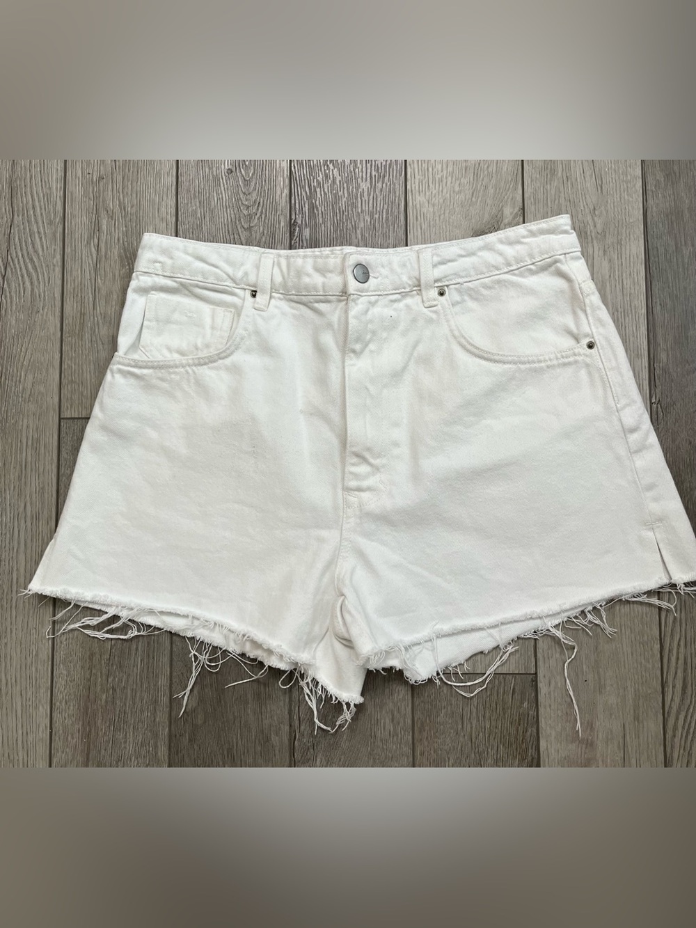 Zara Women's White High-Rise Frayed Hem Denim Shorts Size 10